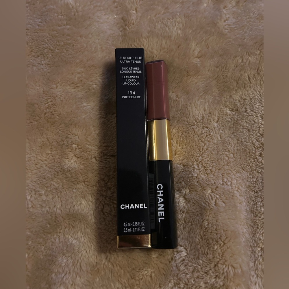 CHANEL Le Rouge Duo Ultra Tenue in Intense Nude